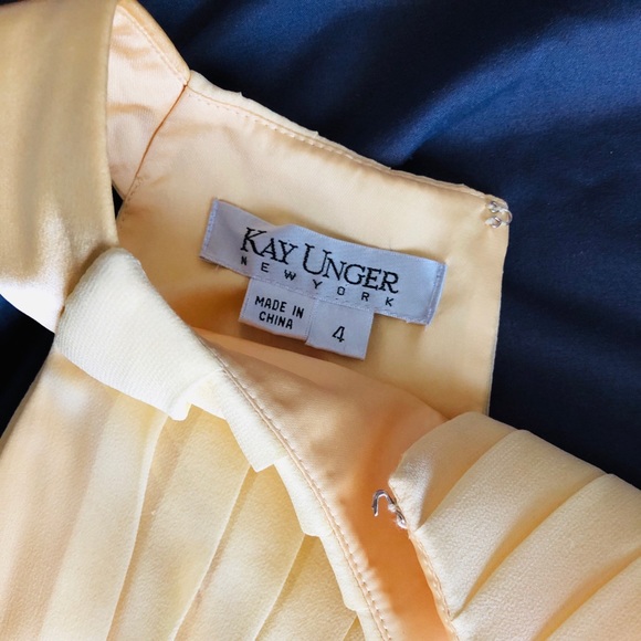 🎉HP🎉 Kay Unger Pale Yellow Pleated Dress, Size 4 - Picture 3 of 5